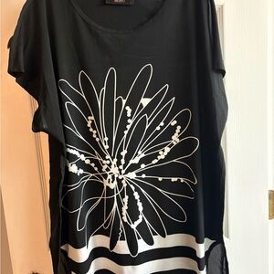 Patrizia Luca Black and White Floral Short Sleeve Top